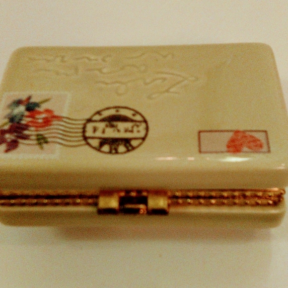 Hallmark Ceramic Letter/ Postage Trinket Box EUC - Picture 3 of 5